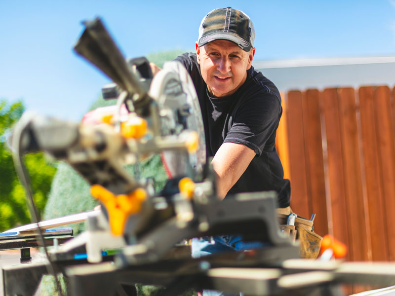 A man using a skill saw